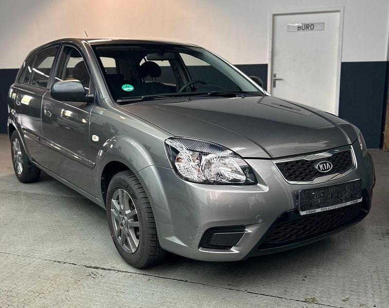 Gebraucht Kia Rio 75 PS (55 kW) 2010 Silber Limousine