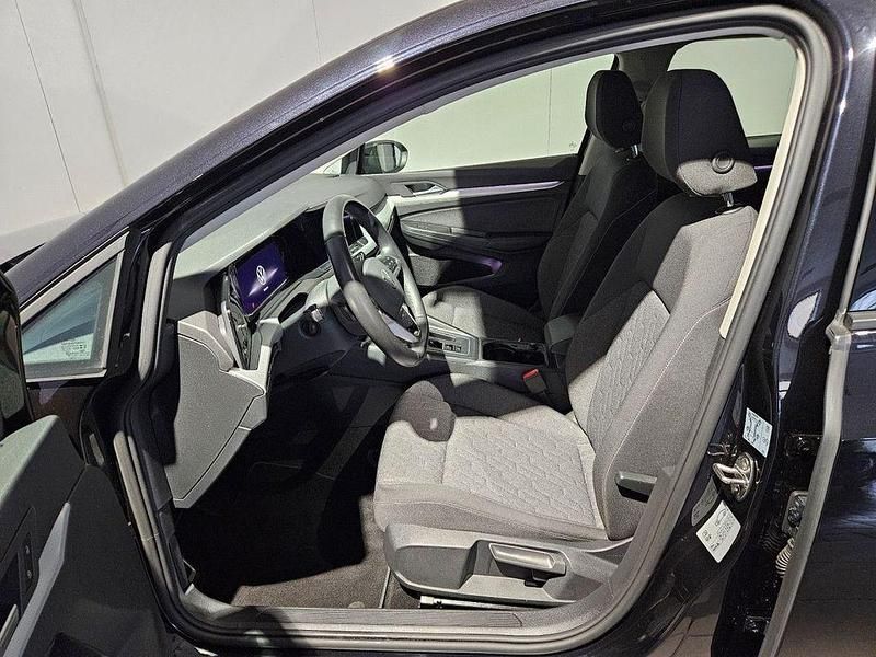 Gebraucht VW Golf VIII Move 150 PS (110 kW) 2023 Deep black perleffekt Limousine