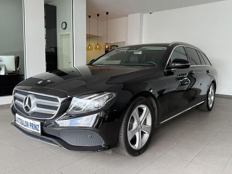 Schwarz Gebraucht 2017 Mercedes E200 Limousine | 22.480 € (Guter Preis) - Bild 1/4