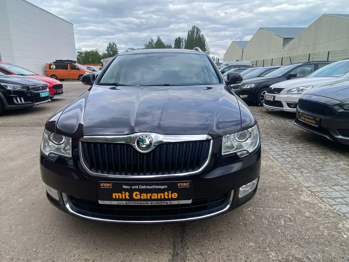Gebraucht Skoda Superb Family 140 PS (102 kW) 2012 Schwarz Kombi