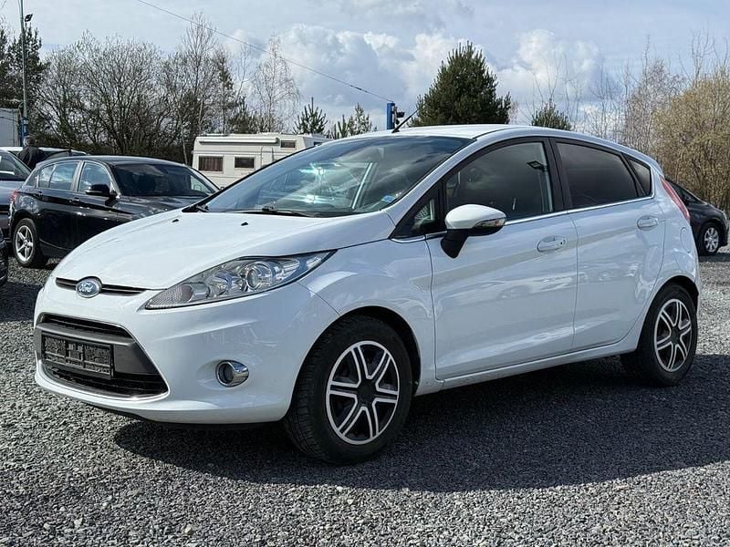 Gebraucht Ford Fiesta Titanium 90 PS (66 kW) 2010 Weiß Kleinwagen