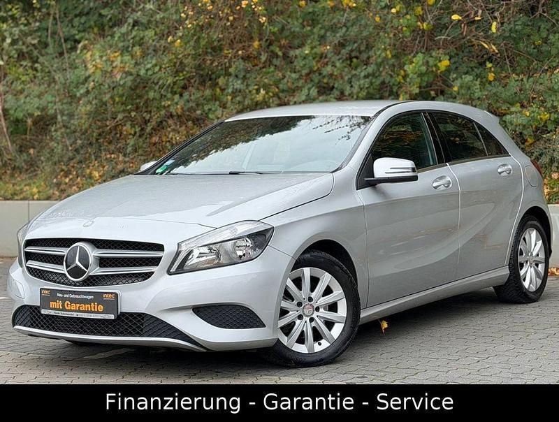 Silber Gebraucht 2013 Mercedes A180 Limousine | 12.990 € (Fairer Preis) - Bild 1/4