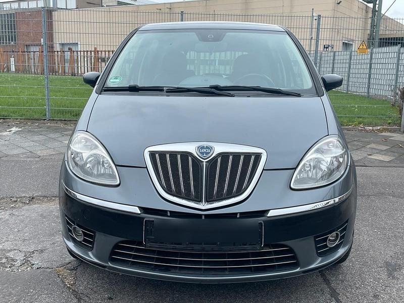 Grau Gebraucht 2008 Lancia Musa Van / Kleinbus | 1.350 € (Guter Preis) - Bild 1/4