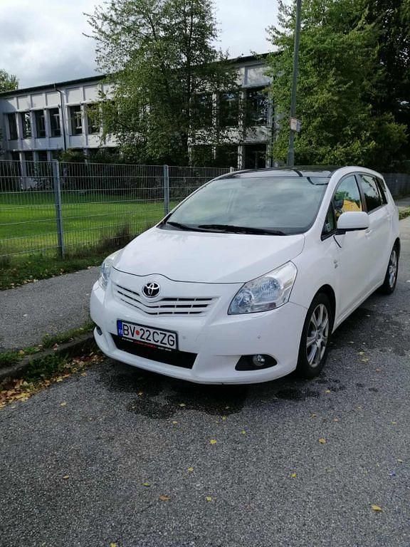 Weiß Gebraucht 2011 Toyota Verso Executive Van / Kleinbus | 5.500 € (Fairer Preis) - Bild 1/4