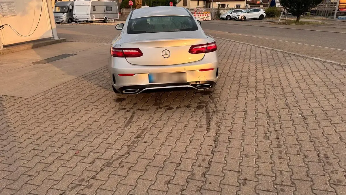 Gebraucht Mercedes E200 AMG 184 PS (135 kW) 2018 Silber Coupé