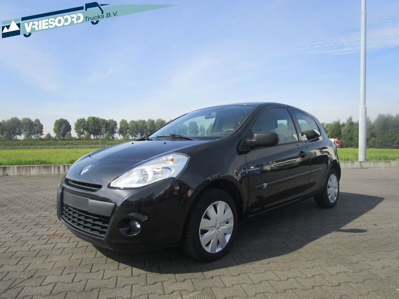 Schwarz Gebraucht 2011 Renault Clio II | 4.054 € - Bild 1/4