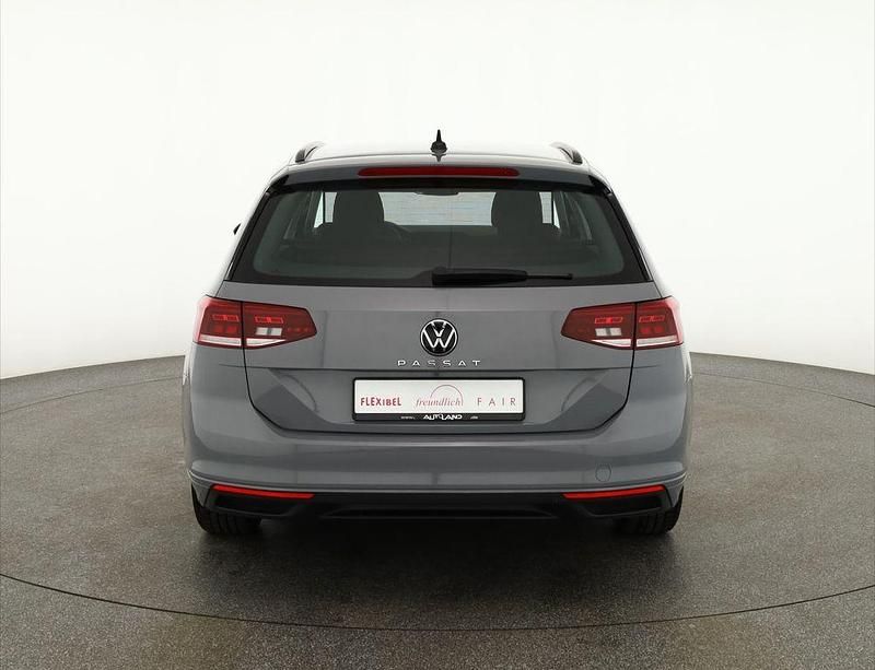 Gebraucht VW Passat 122 PS (89 kW) 2022 Grau Kombi