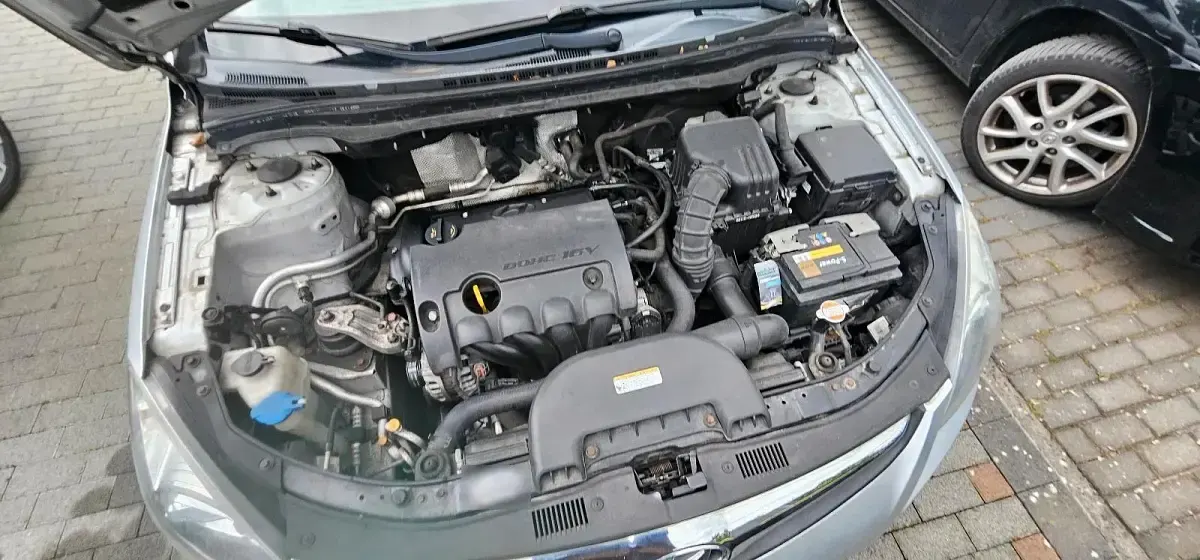 Gebraucht Hyundai i30 109 PS (80 kW) 2011 Silber Kleinwagen