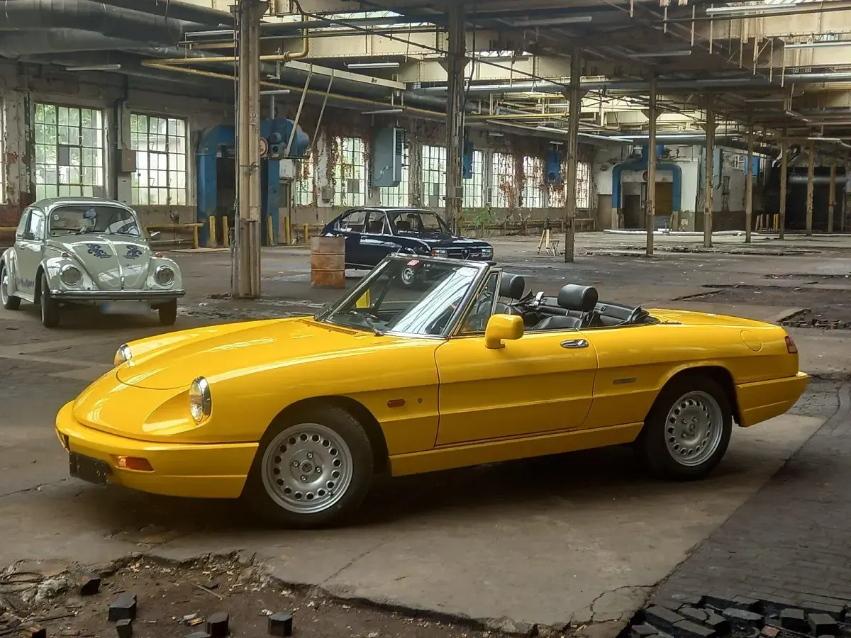 Gebraucht Alfa Romeo Spider 120 PS (88 kW) 1992 Gelb Cabrio