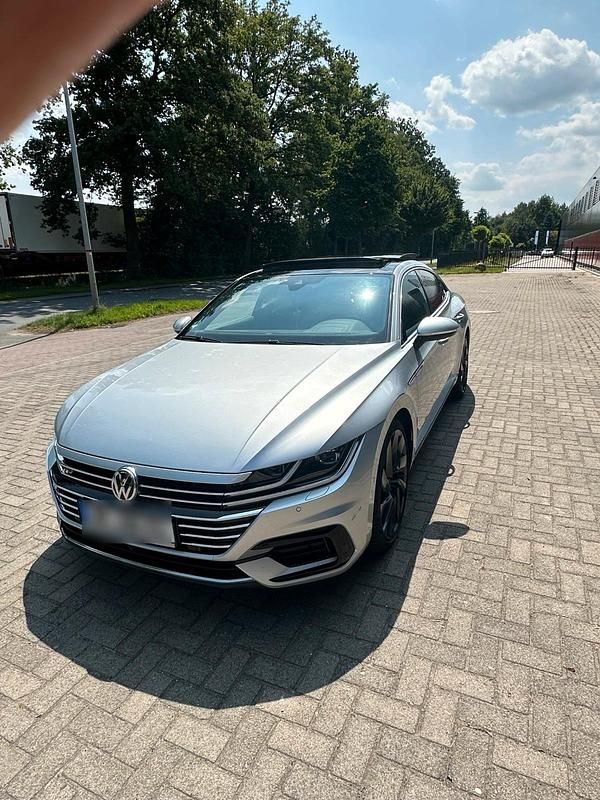 Silber Gebraucht 2019 VW Arteon R-line Limousine | 24.199 € (Fairer Preis) - Bild 1/4