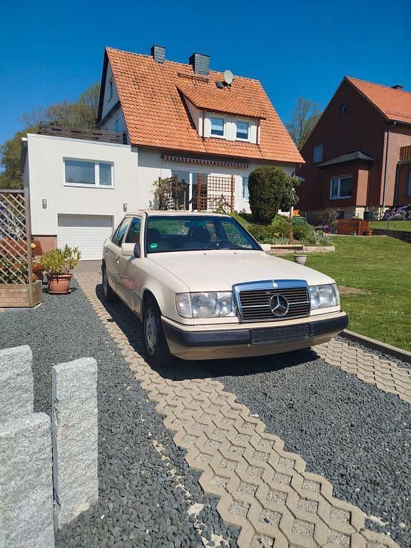 Second-hand Mercedes 200 75 CP (55 kW) 1995 Bej Berlinǎ