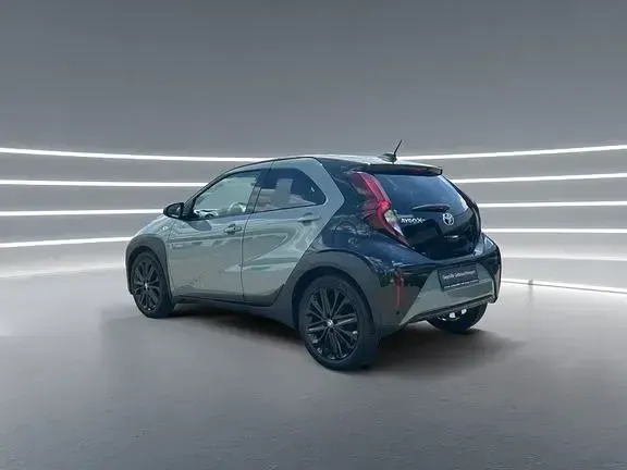 Gebraucht Toyota Aygo X x-style 72 PS (52 kW) 2024 Urban khaki / night sky black SUV