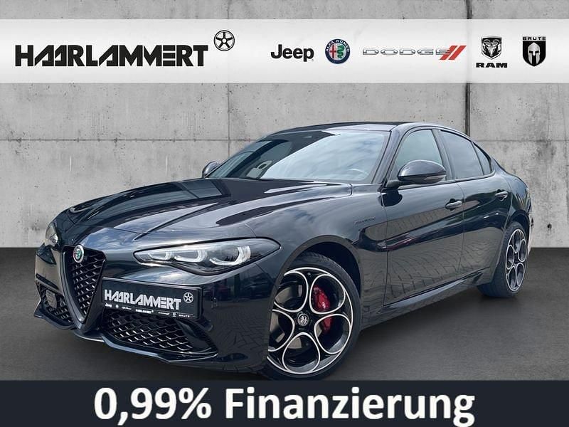 Nero vulcano, metallic) (schwarz Gebraucht 2023 Alfa Romeo Giulia Competizione Limousine | 42.490 € (Teuer) - Bild 1/4