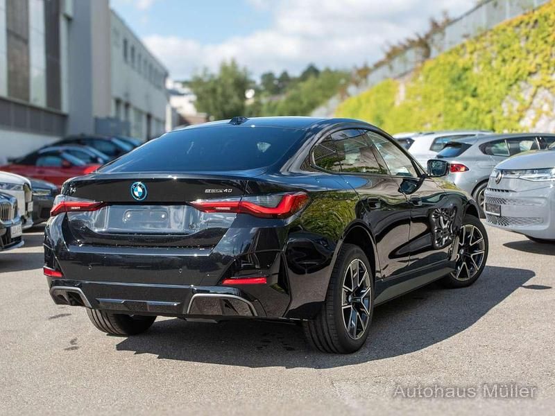 Neu BMW i4 Shadowline 250 kW (340 PS) 2025 Saphirschwarz metallic Limousine