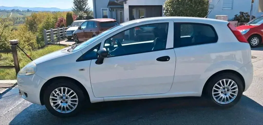 Gebraucht Fiat Punto 65 PS (47 kW) 2010 Weiß Kleinwagen