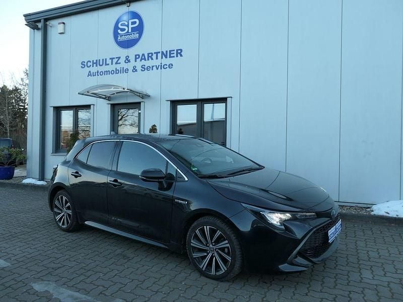 Black mica / ink Gebraucht 2022 Toyota Corolla Hybrid Limousine | 18.890 € (Guter Preis) - Bild 1/4