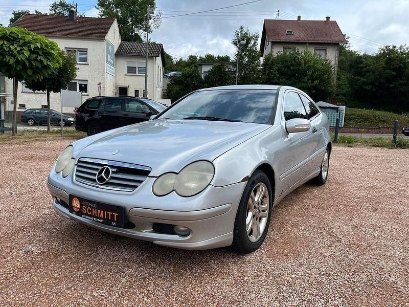 Silber Gebraucht 2001 Mercedes C180 Coupé | 3.590 € (Etwas zu teuer) - Bild 1/4