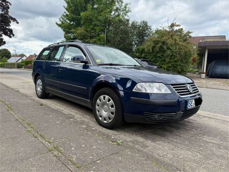 Blau Gebraucht 2004 VW Passat Basis Kombi | 750 € (Superpreis) - Bild 1/3