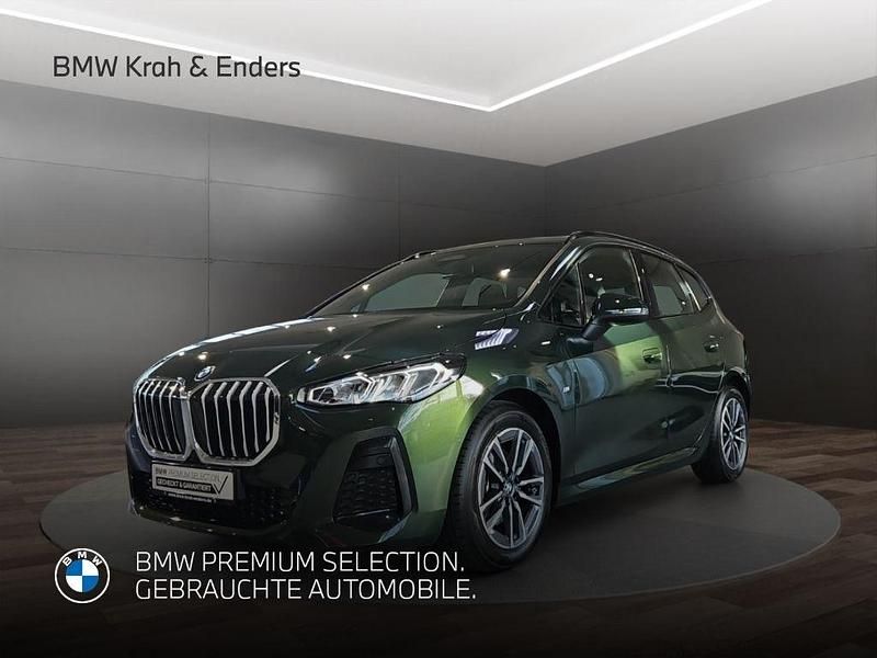 Sanremo green metallic (gruen) Gebraucht 2025 BMW 218 Active Tourer Shadowline Van / Kleinbus | 31.999 € (Guter Preis) - Bild 1/4