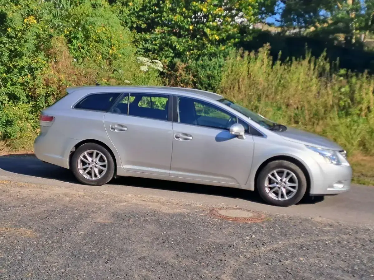 Gebraucht Toyota Avensis Sol 147 PS (108 kW) 2009 Grau Kombi