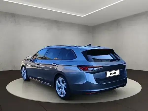 Gebraucht Skoda Superb 200 PS (147 kW) 2026 Graphitegrau metallic Kombi
