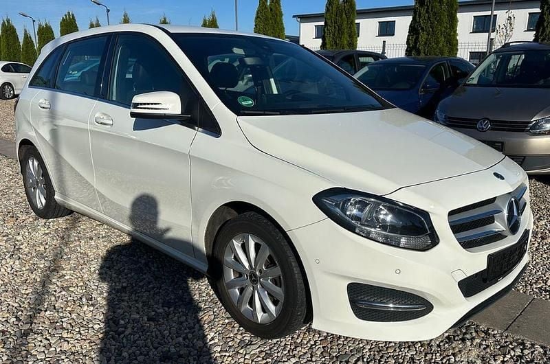 Gebraucht Mercedes B180 109 PS (80 kW) 2018 Weiß Van / Kleinbus