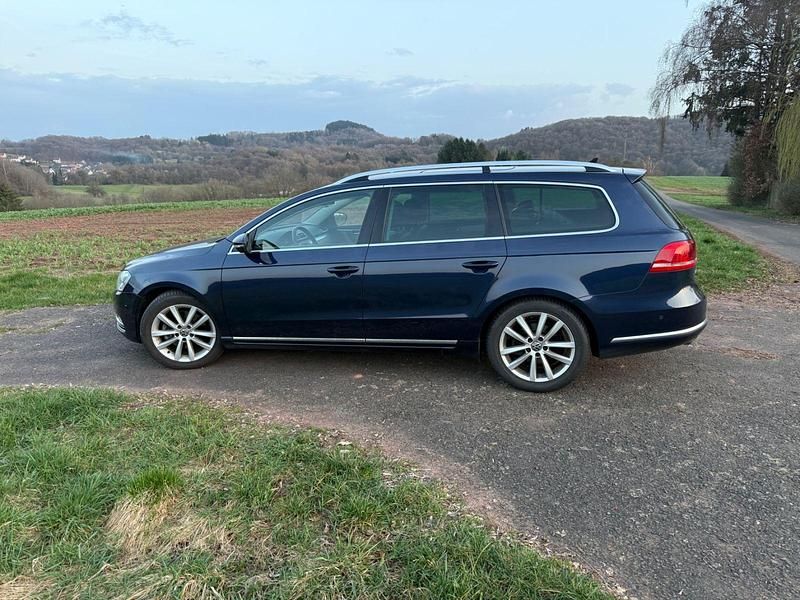 Gebraucht VW Passat Highline 170 PS (125 kW) 2011 Blau Kombi