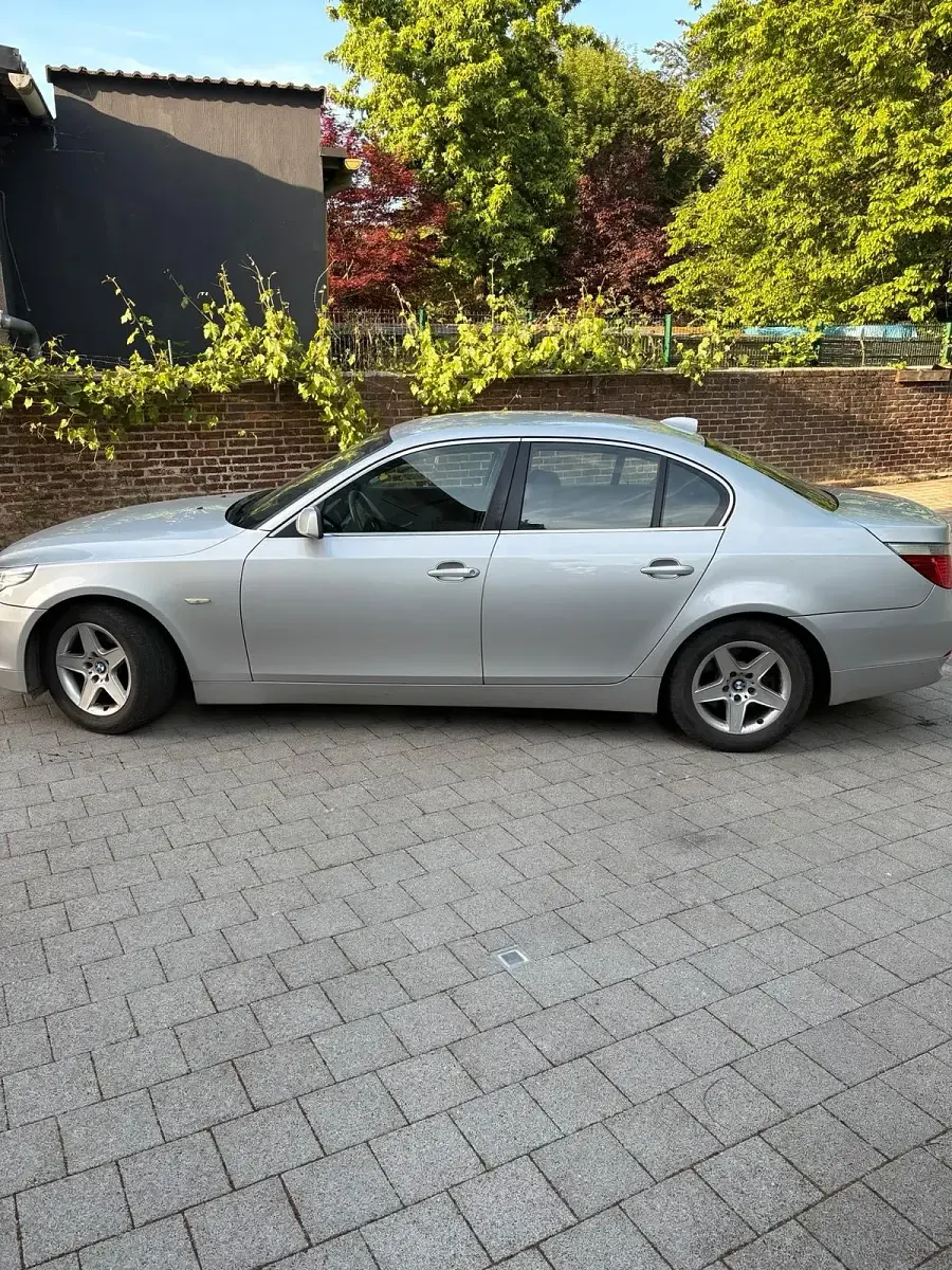 Gebraucht BMW 520 170 PS (125 kW) 2003 Silber Limousine