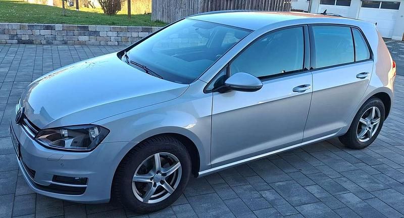 Gebraucht VW Golf VII Trendline 110 PS (80 kW) 2017 Silber Limousine