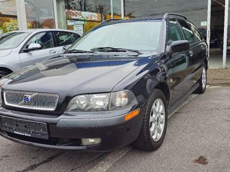 Schwarz Gebraucht 2002 Volvo V40 Kombi | 1.990 € (Fairer Preis) - Bild 1/4