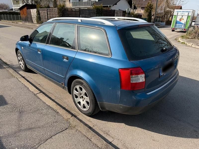 Gebraucht Audi A4 131 PS (96 kW) 2002 Blau Kombi