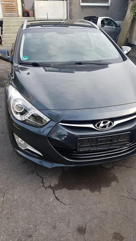 Grau Gebraucht 2015 Hyundai i40 Kombi | 8.850 € (Guter Preis) - Bild 1/4