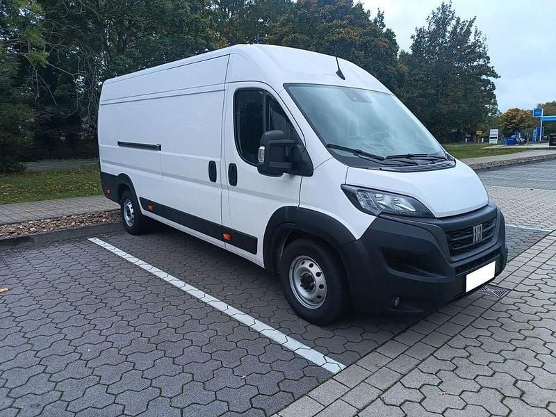 Weiß Gebraucht 2023 Fiat Ducato Basis Van | 18.900 € (Guter Preis) - Bild 1/4
