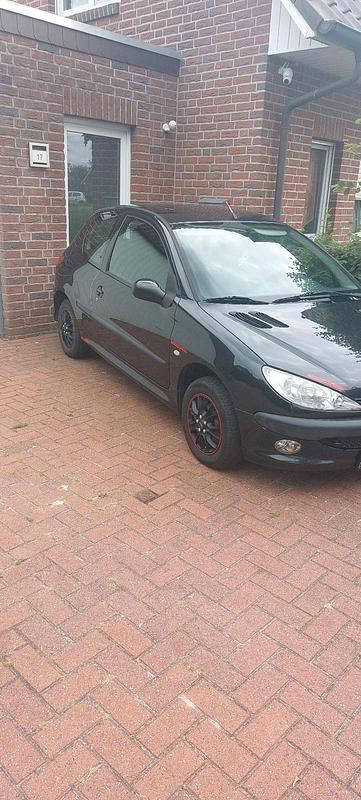Schwarz Gebraucht 2004 Peugeot 206 Limousine | 1.600 € (Fairer Preis) - Bild 1/4