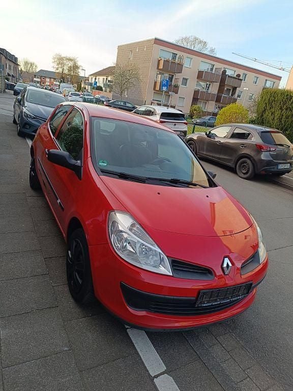 Gebraucht Renault Clio II Dynamique 75 PS (55 kW) 2007 Rot Kleinwagen