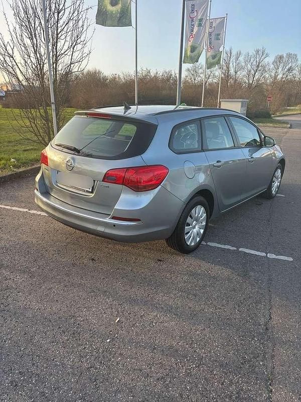 Gebraucht Opel Astra Edition 110 PS (80 kW) 2013 Grau Kombi