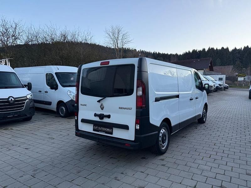 Gebraucht Renault Trafic 121 PS (88 kW) 2018 Weiß Van / Kleinbus