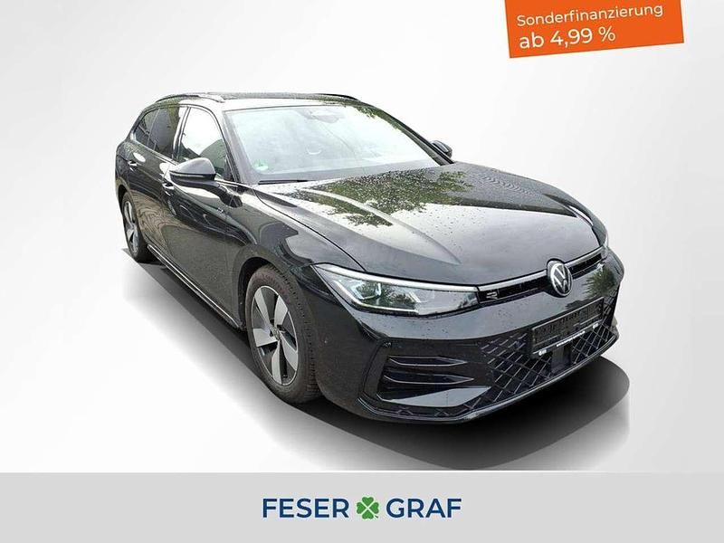 Grenadillschwarz metallic Gebraucht 2024 VW Passat R-line Kombi | 36.650 € (Guter Preis) - Bild 1/1