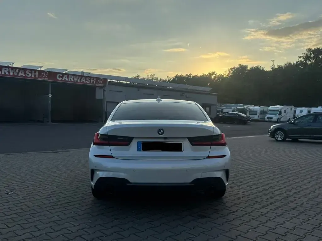 Gebraucht BMW 330e M Sport 292 PS (214 kW) 2021 Weiß Limousine