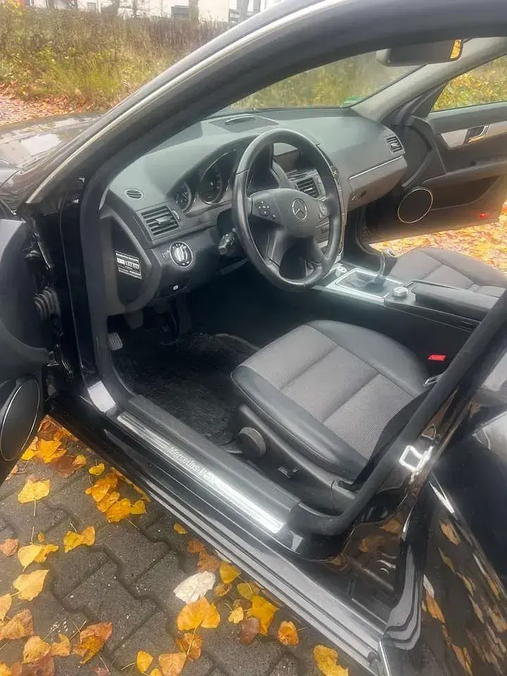 Gebraucht Mercedes 200 184 PS (135 kW) 2010 Schwarz Limousine