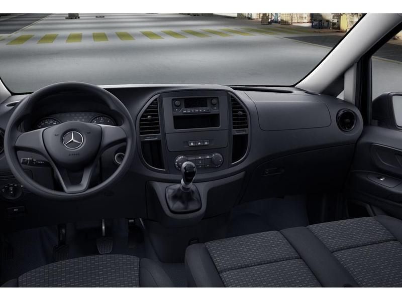Gebraucht Mercedes Vito 102 PS (75 kW) 2021 Arktikweiß Van