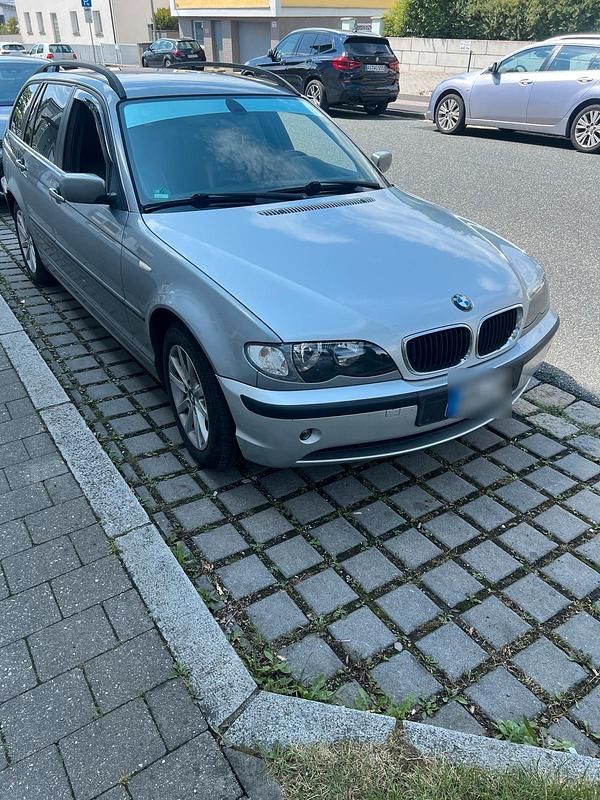 Grau Gebraucht 2005 BMW 320 Kombi | 2.999 € (Fairer Preis) - Bild 1/4