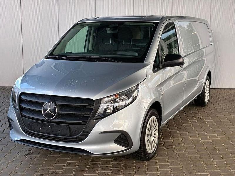 Hightech silber (metallic) Gebraucht 2024 Mercedes Vito Van | 52.725 € - Bild 1/4