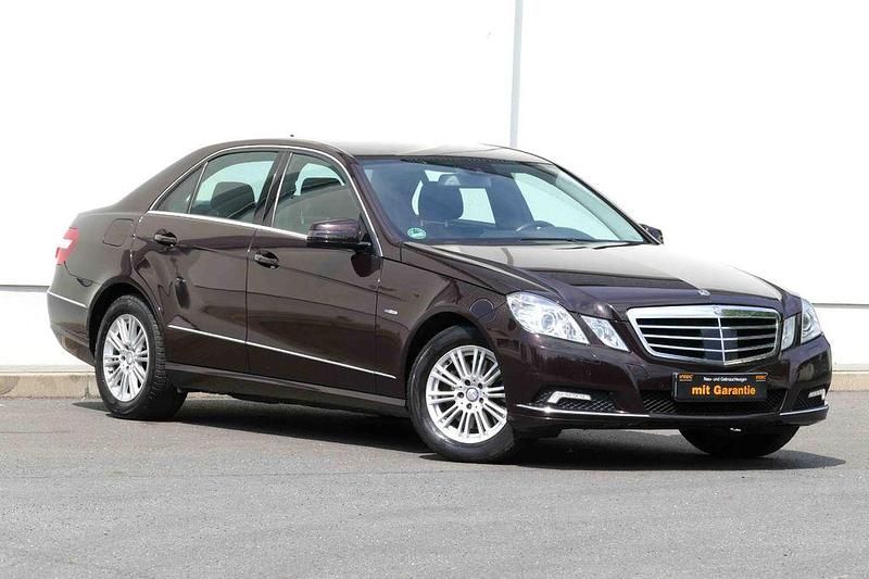 Braun Gebraucht 2010 Mercedes E350 Limousine | 12.399 € (Fairer Preis) - Bild 1/4