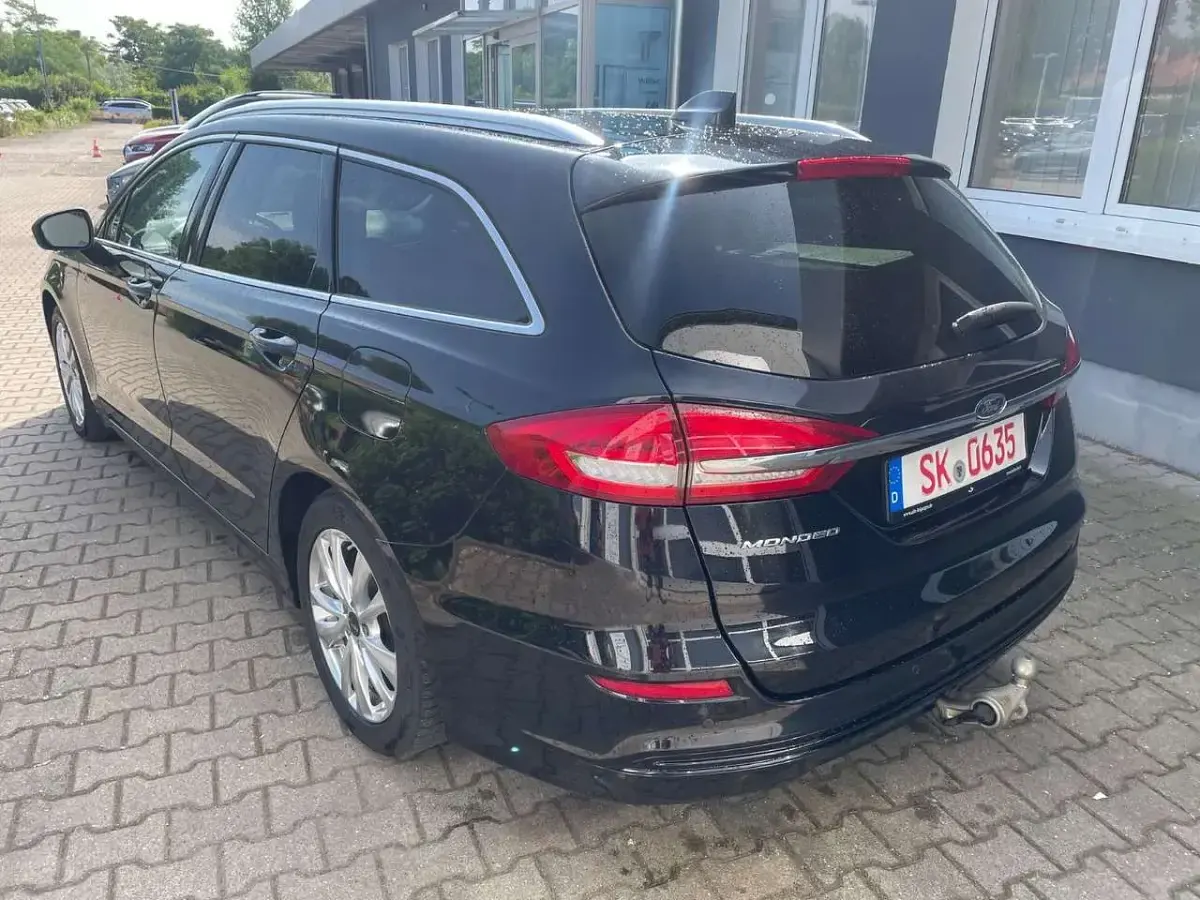 Gebraucht Ford Mondeo Titanium 150 PS (110 kW) 2022 Schwarz Kombi