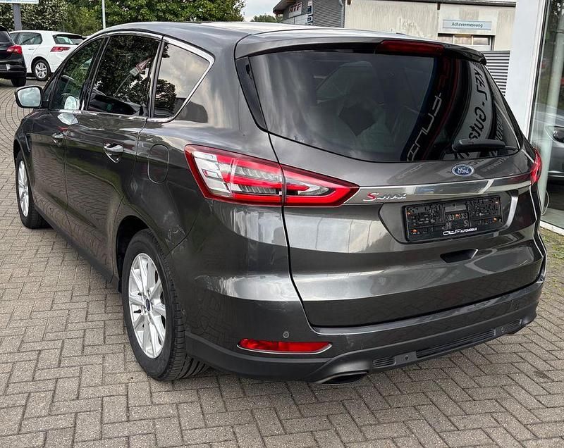 Gebraucht Ford S-MAX Titanium 239 PS (175 kW) 2018 Magnetic Van / Kleinbus
