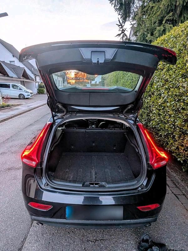 Second-hand Volvo V40 150 CP (110 kW) 2013 Negru Berlinǎ