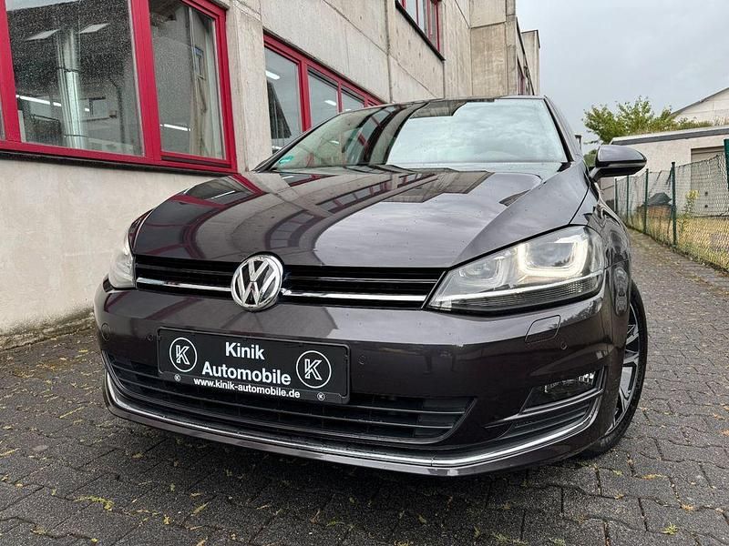 Grau Gebraucht 2015 VW Golf VII LOUNGE Limousine | 11.900 € (Fairer Preis) - Bild 1/4