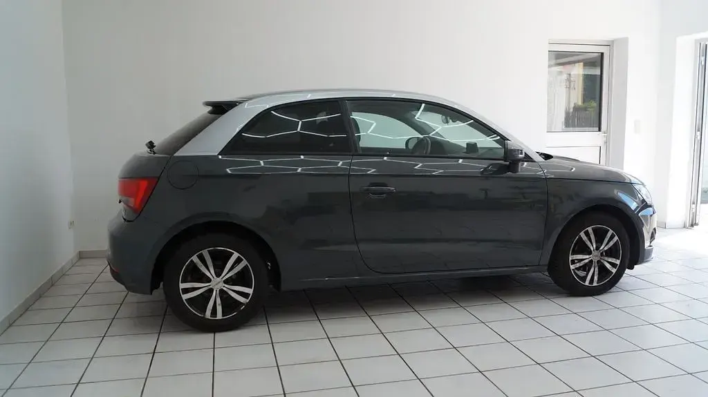 Gebraucht Audi A1 Basis 95 PS (69 kW) 2015 Grau Kleinwagen