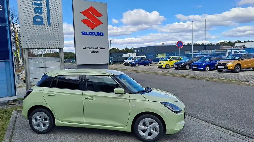 Neu Suzuki Swift Comfort 83 PS (61 kW) 2026 Gelb Kleinwagen